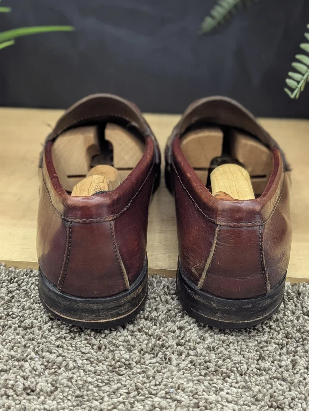 G.H. Bass Weejuns Mens Size 10.5D Black Cherry Leather Penny Loafers Dress Shoes